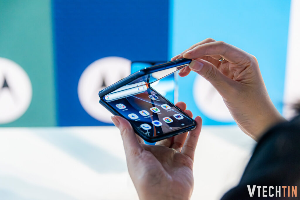 Trên tay Motorola Razr 60