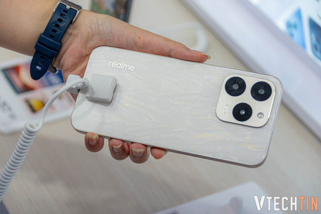 realme 15