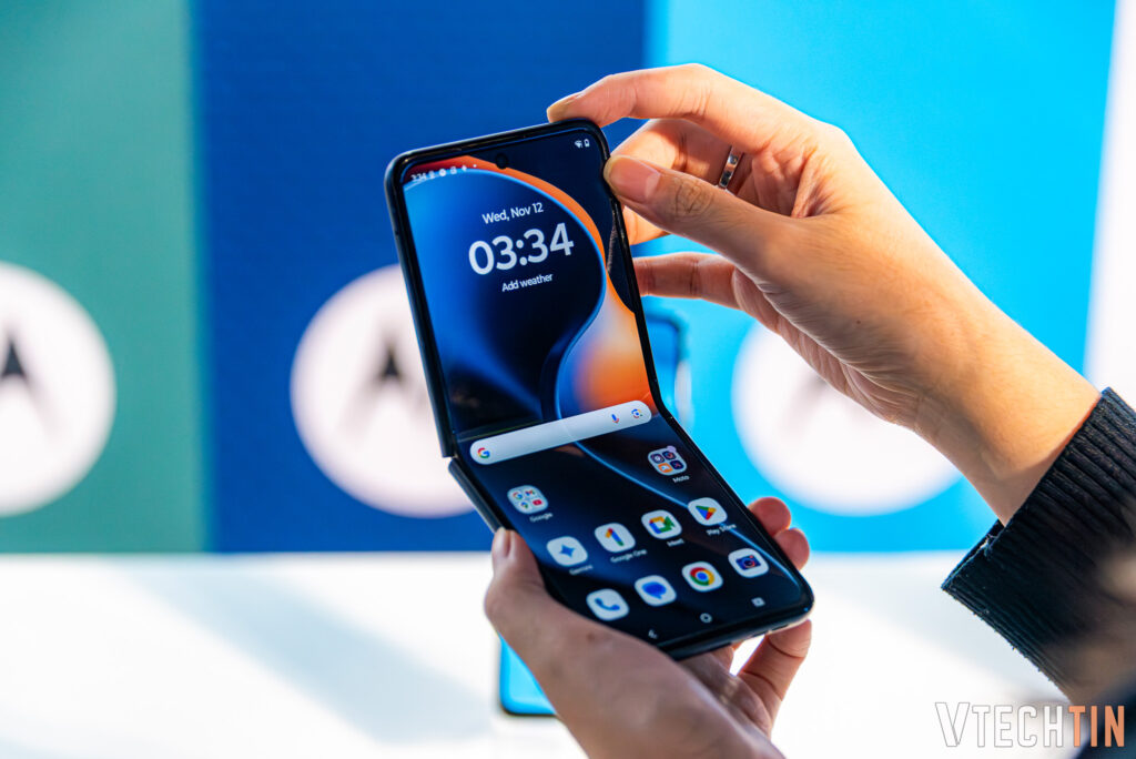 Trên tay Motorola Razr 60