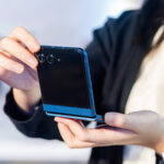 Trên tay Motorola Razr 60 – không chỉ là 1 chiếc điện thoại, đây còn là 1 món phụ kiện thời trang