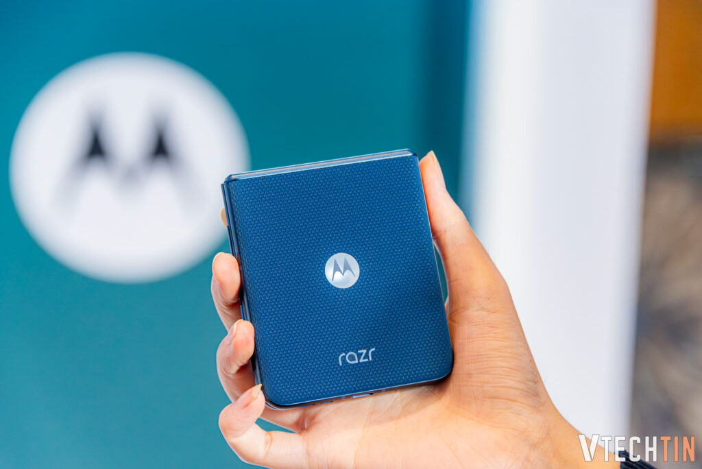Trên tay Motorola Razr 60