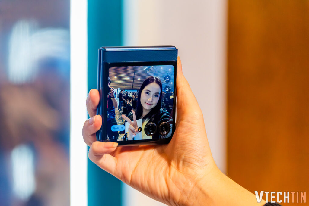 Trên tay Motorola Razr 60