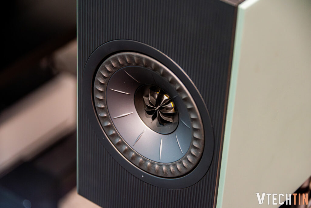 Trên tay KEF Coda W