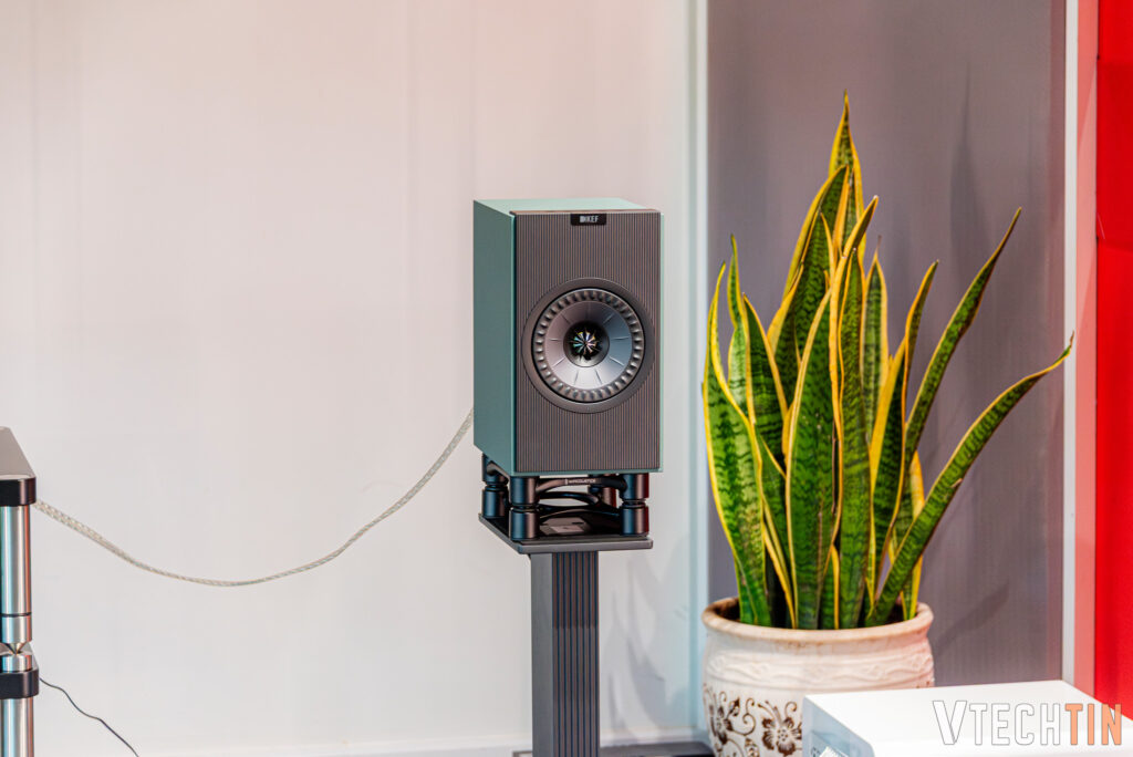 Trên tay KEF Coda W