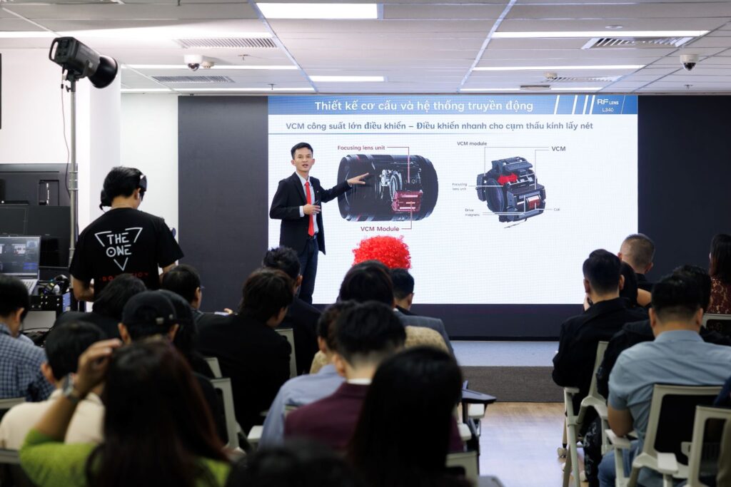 Trên tay Canon RF 45mm f/1.2 STM