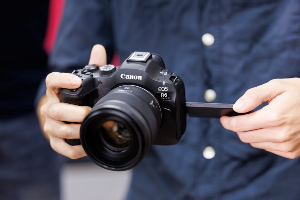 Trên tay Canon RF 45mm f/1.2 STM