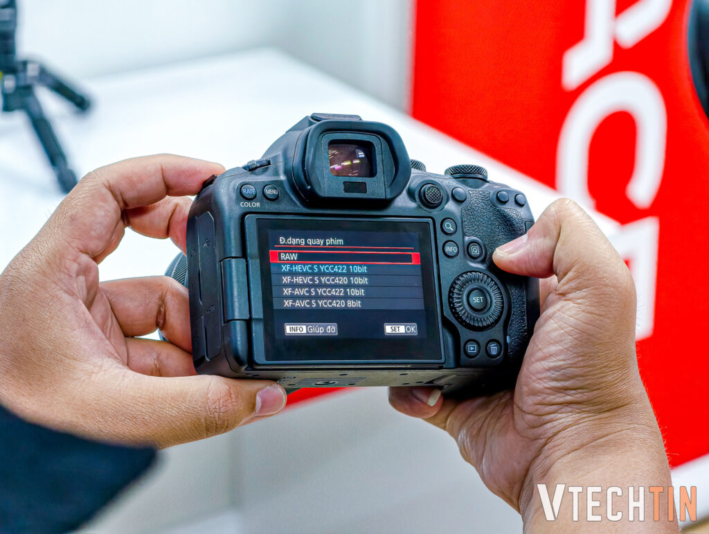 Trên tay Canon R6 Mark III