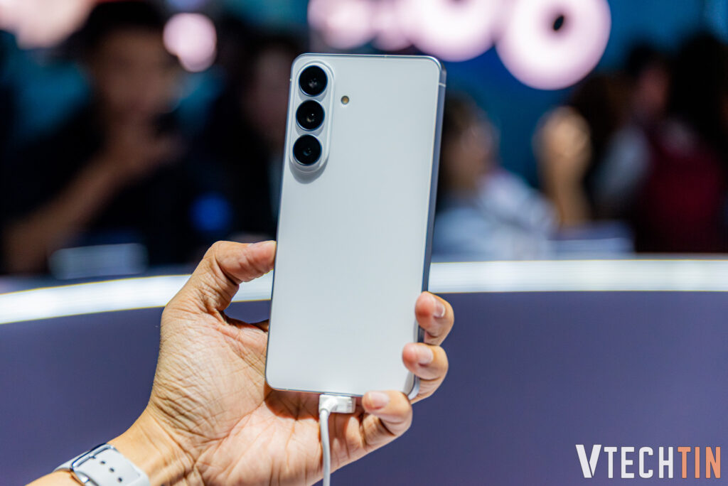 Trên tay Galaxy S26, S26+ lựa chọn an toàn ở phân khúc cao cấp