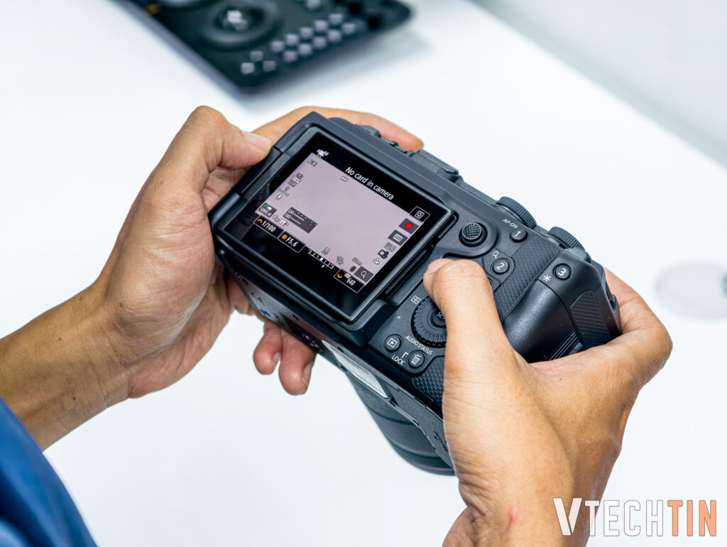 Canon EOS R6 V