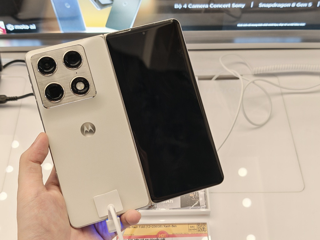 razr fold