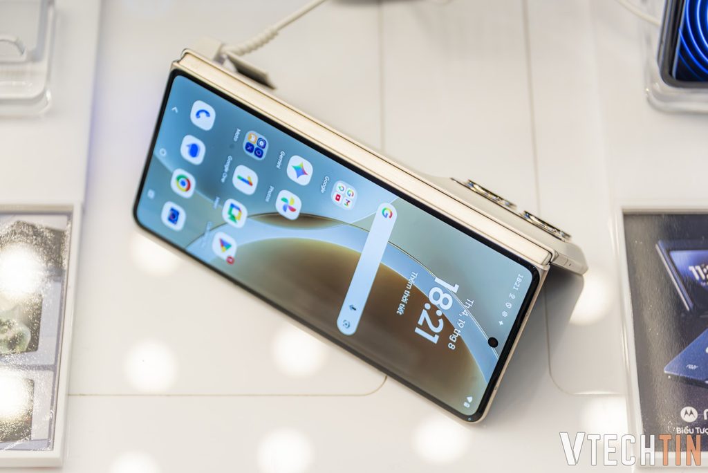 Razr Fold